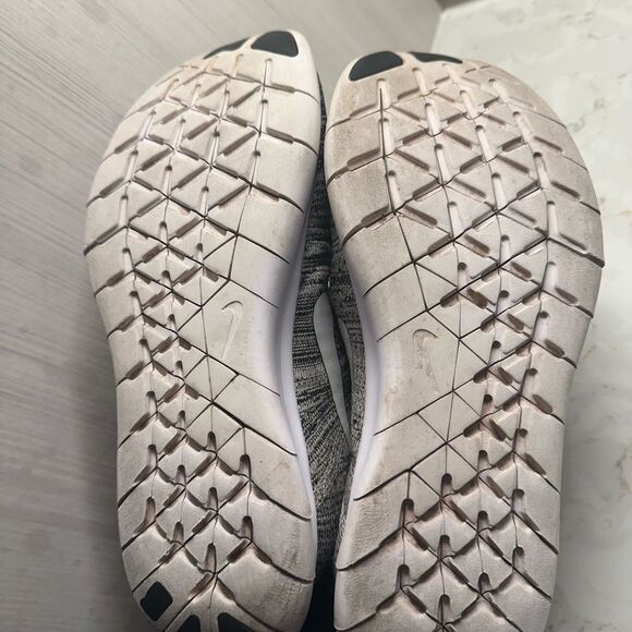 Men’s Nike Free Run - Picture 7 of 10